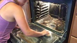 HOW TO CLEAN YOUR OVEN NATURALLY  ONLY 3 INGREDIENTS [upl. by Bolitho]